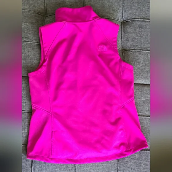 EUC North Face Hot Pink Vest 💝 - Picture 5 of 10